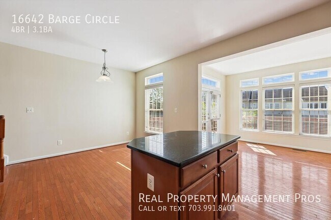 Building Photo - 16642 Barge Cir