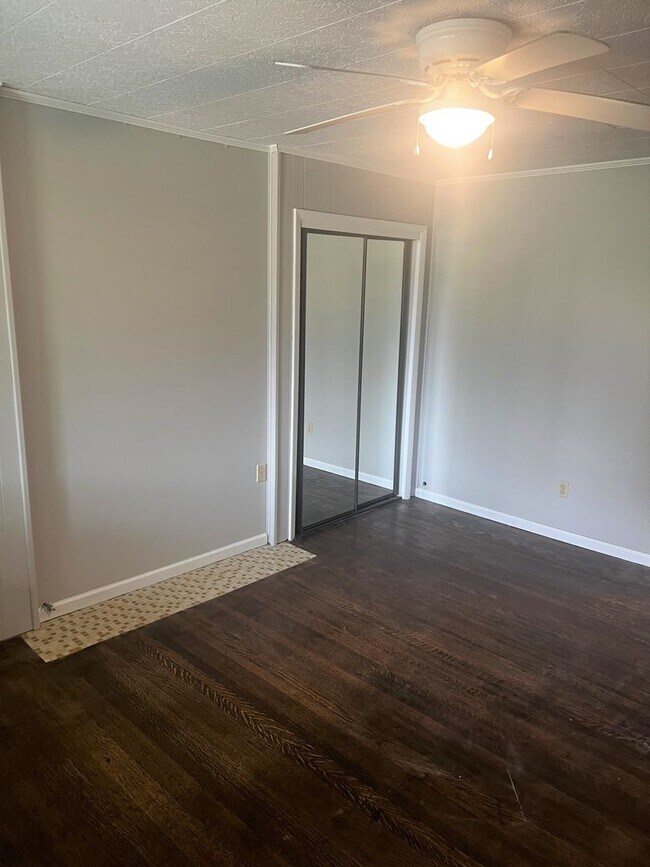 Building Photo - 307 S Aiken Ave