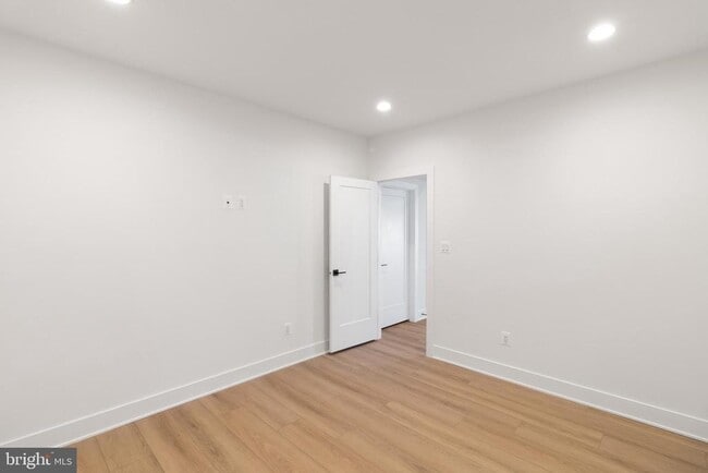 Building Photo - 853 N Manchester St