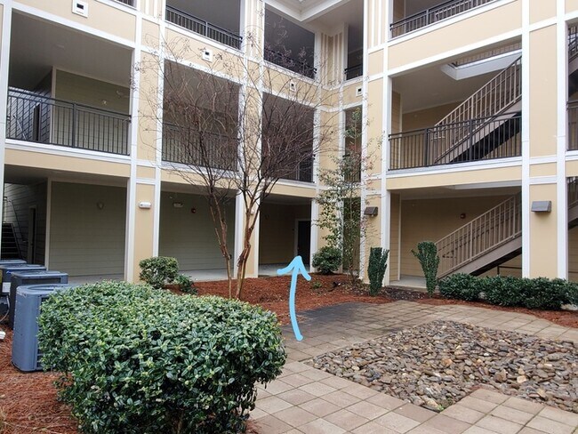 Building Photo - B3 2bed, 2 bath