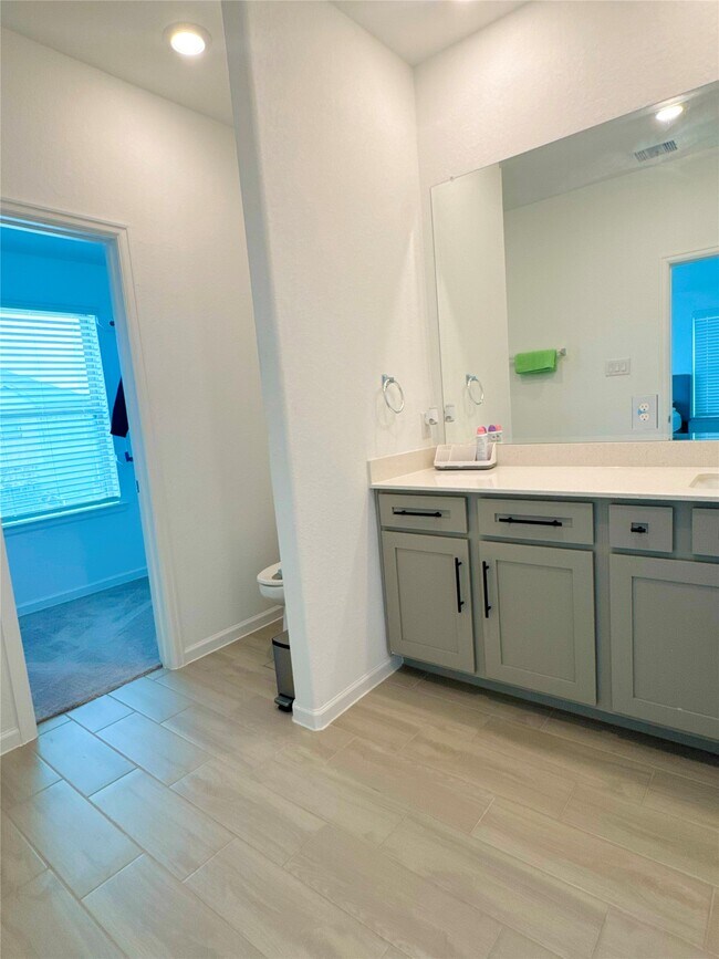 Building Photo - 4015 Champlain Wy