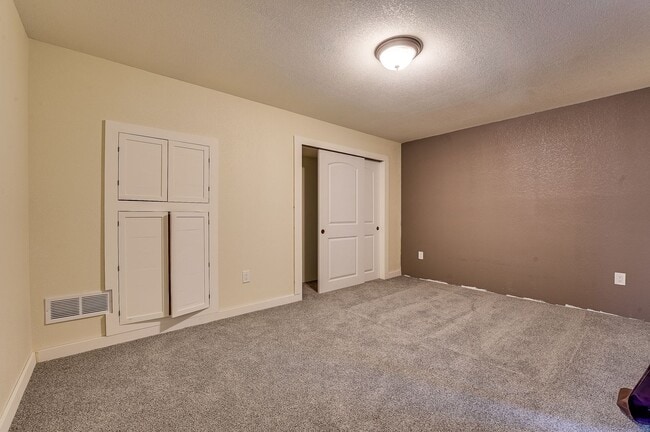 Building Photo - Beautiful 4 bed 3.5 Bath House in NE Fort Collins!