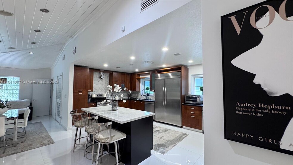 Building Photo - 1332 Van Buren St