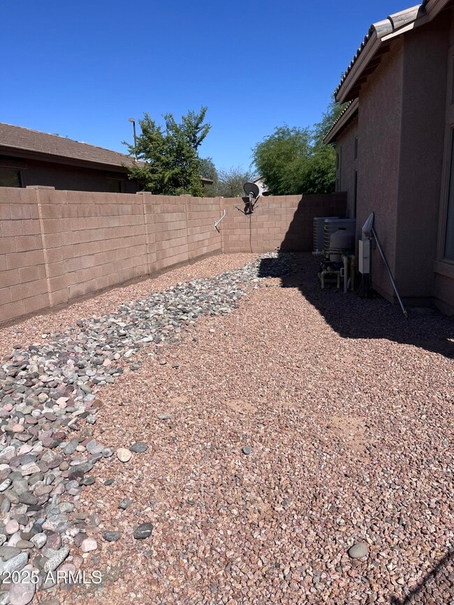 Building Photo - 2610 S Moccasin Trail