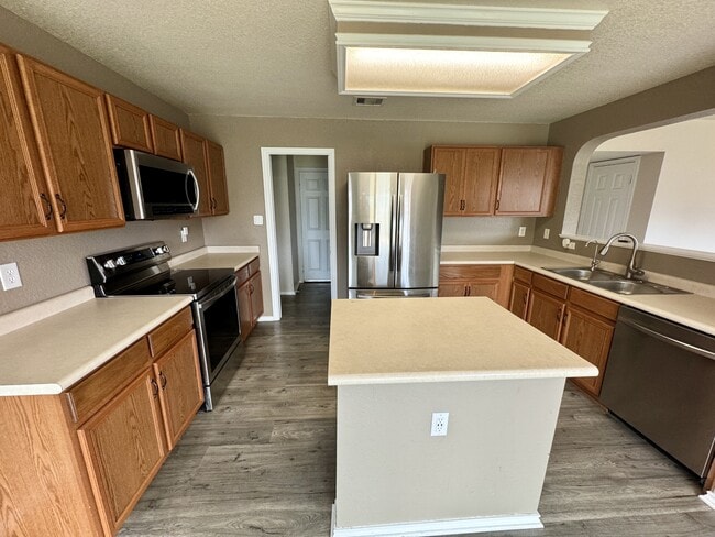 Building Photo - 8755 Sunview Park