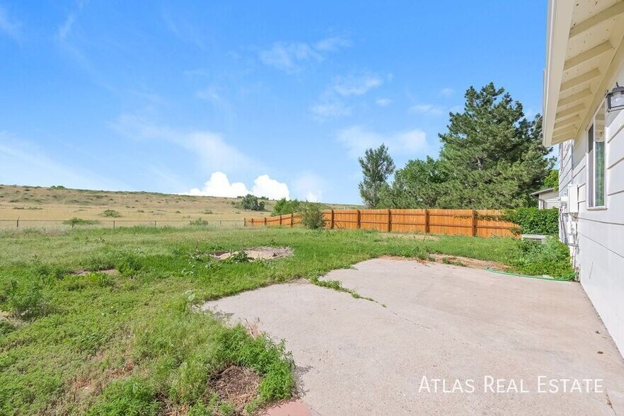 Building Photo - 14935 E Columbia Dr