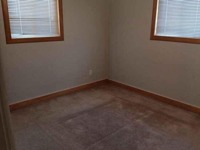 Building Photo - 3308 La Veta Dr