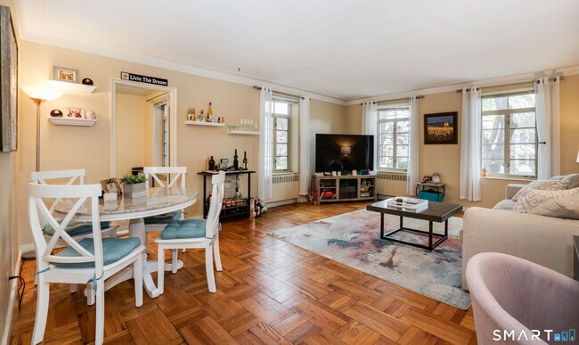 Building Photo - 20 Outlook Ave