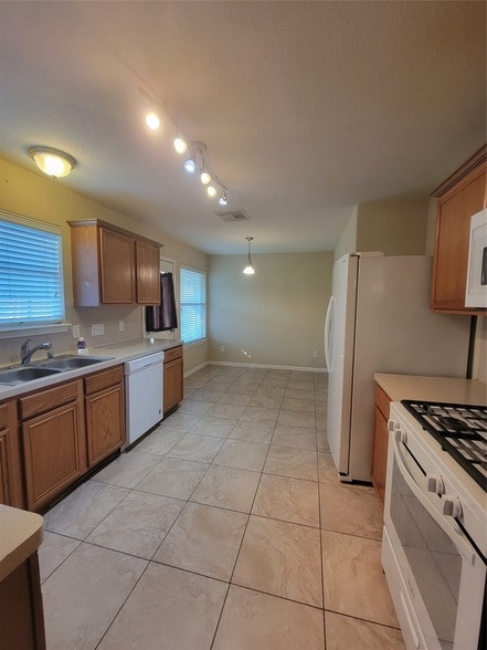 Building Photo - 2414 Gwenfair Dr