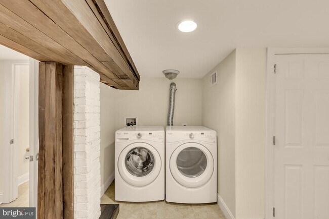 Building Photo - 8604 Woodlawn Ct
