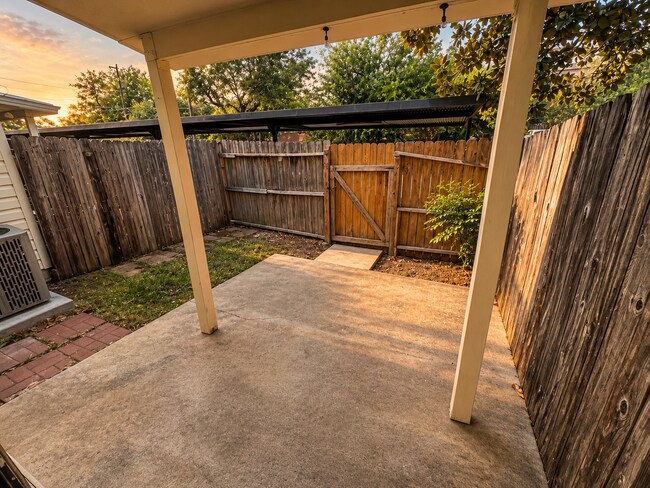Building Photo - 1026 Fabulous Dr