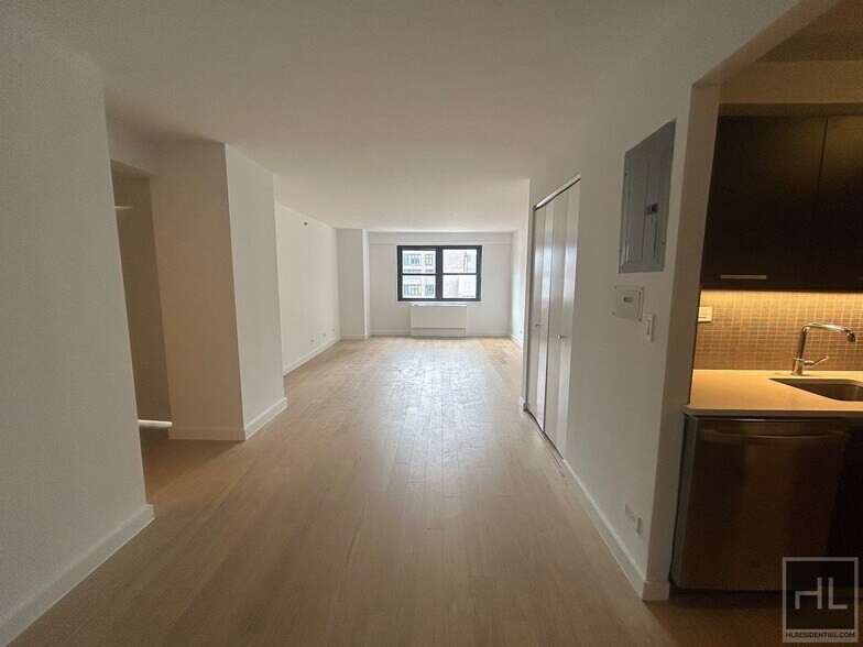 Primary Photo - East 39th Street