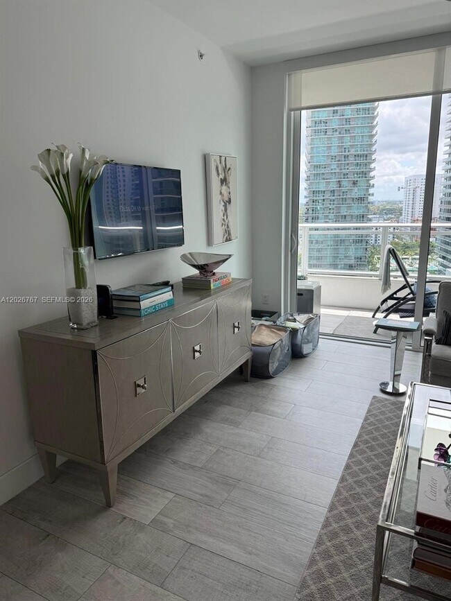 Building Photo - 1080 Brickell Ave