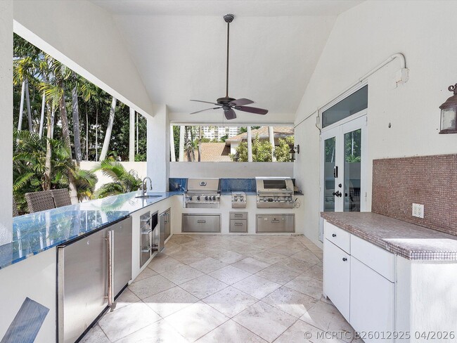 Building Photo - 411 Poinciana Dr