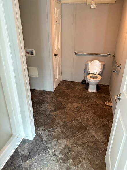 Building Photo - 23 Meadowview Ln