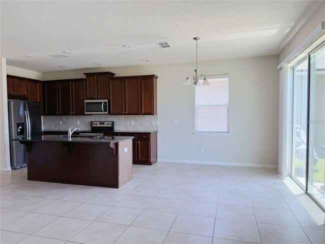 Building Photo - 2428 Chateau Lp
