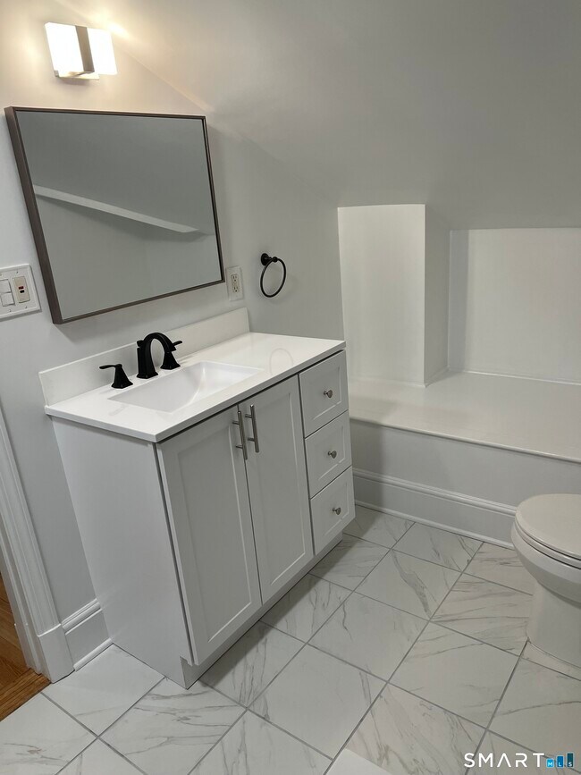 Building Photo - 274 Valley Rd