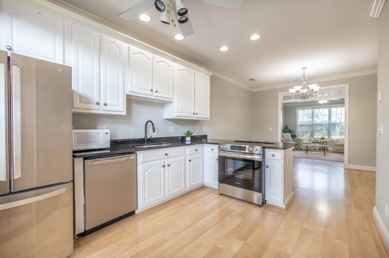 Building Photo - 1955 Oxford Ct