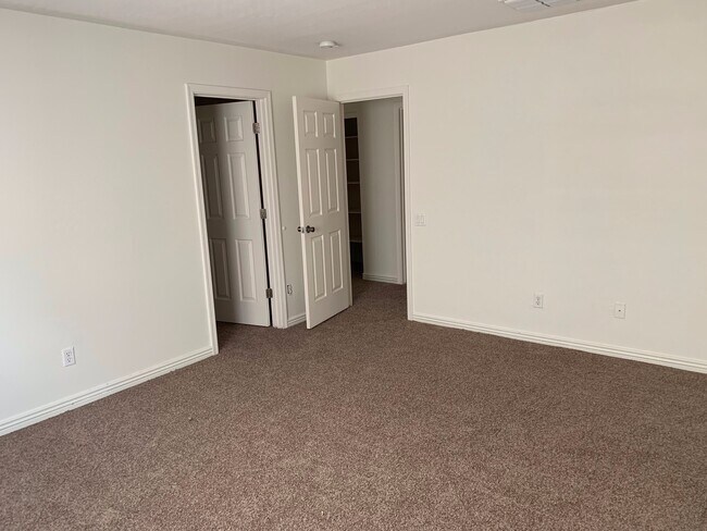 Building Photo - Affordable 5 Bedroom Living in Growing Maricopa