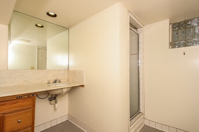Building Photo - 1344 Wilmot Ct