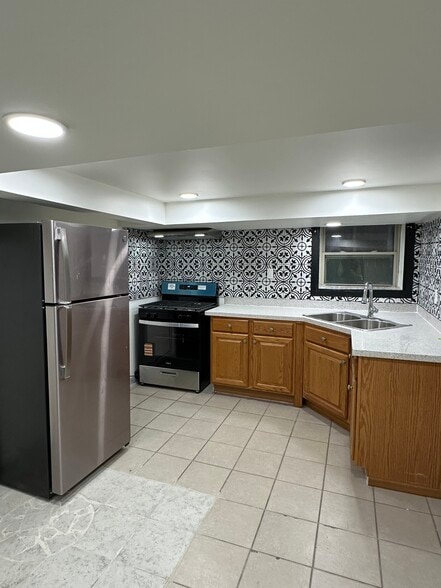 Building Photo - 5254 S Sacramento Ave