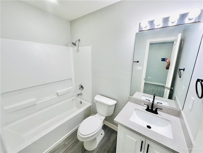 Building Photo - 213 S 49th St