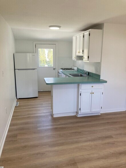 Building Photo - 8 Regency Dr