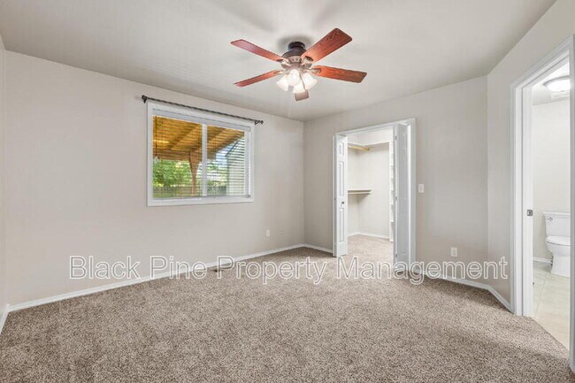 Building Photo - 2117 S Crimson Rose Way