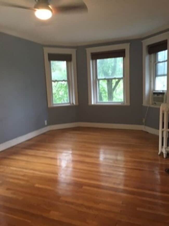Building Photo - SEPTEMBER 1 - Brookline 3 BR 2 BA