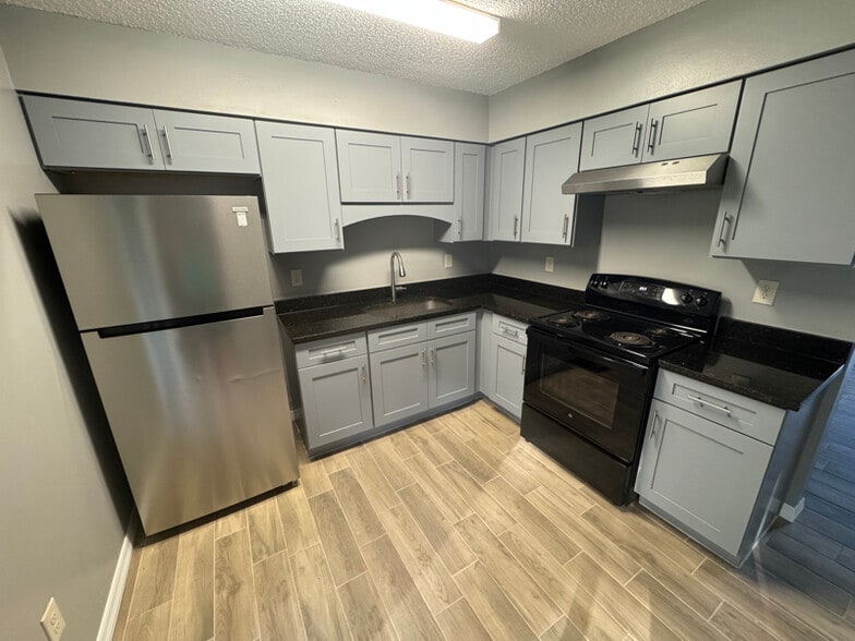 Building Photo - 21514 Campbell Dr