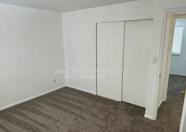 Building Photo - This property offers a NO DEPOSIT option available for qualified renters!