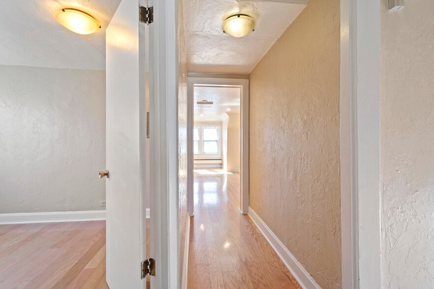 Building Photo - 2615 E 12th Ave