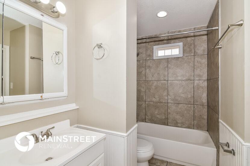 Building Photo - 1004 NE Westwind Ct