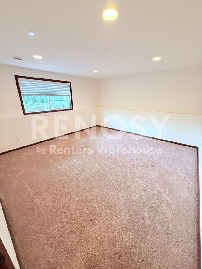 Building Photo - 9580 Madison Dr