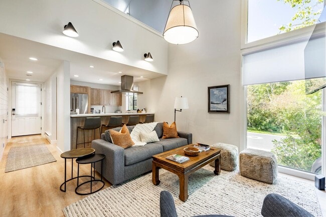 Building Photo - Luxury Condo Retreat at the base of Park C...