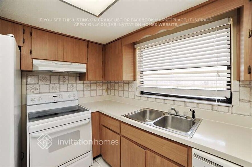 Building Photo - 7023 Bramblewood Dr