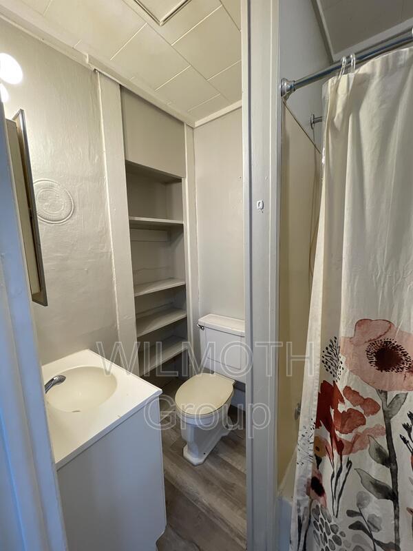 Building Photo - 511 E College St