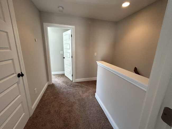 Building Photo - 2BD 2.5BA TOWNHOME FOR RENT NOW