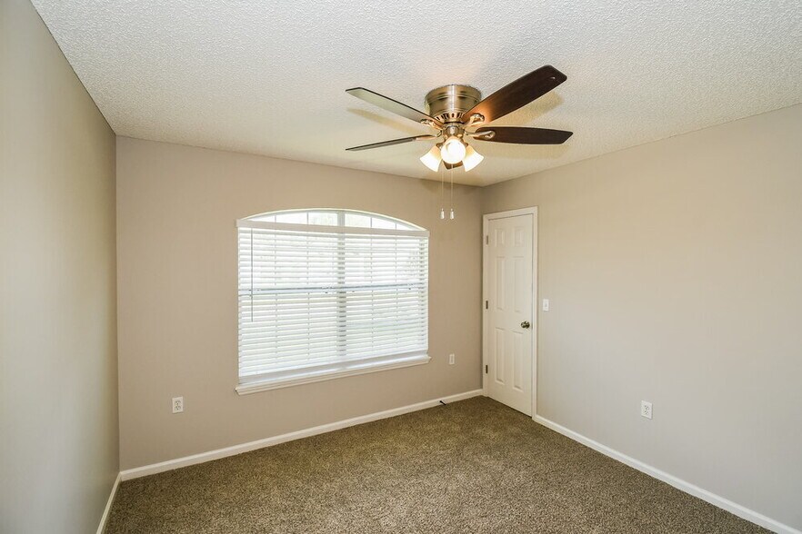 Building Photo - 636 Morning Mist Way