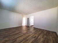 Building Photo - Rosewood Villas: 2 Bedrooms, 1 Bathroom - ...