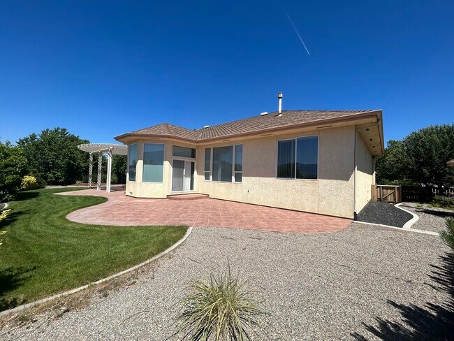 Building Photo - 924 Springfield Dr