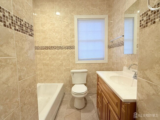 Building Photo - 664 Amboy Ave