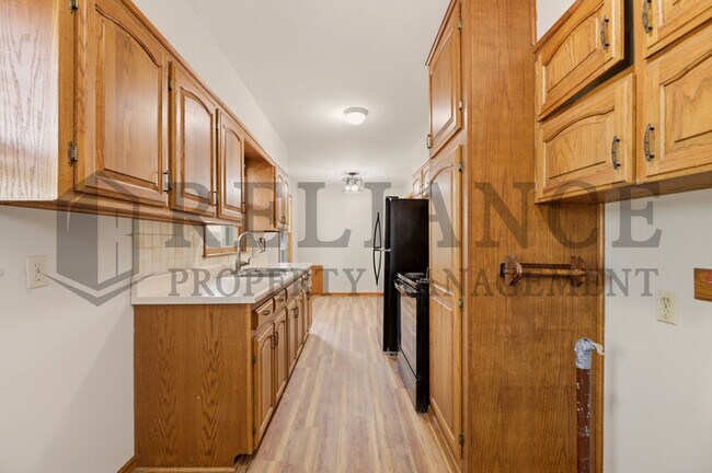 Building Photo - 656 S Whittier St