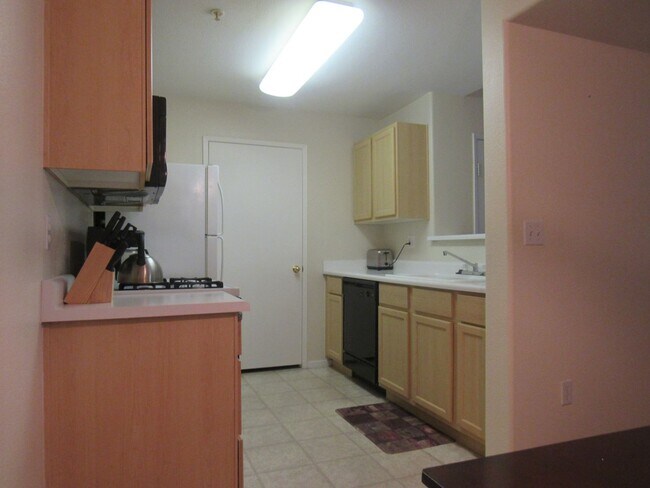 Building Photo - Horizons At Seven Hills