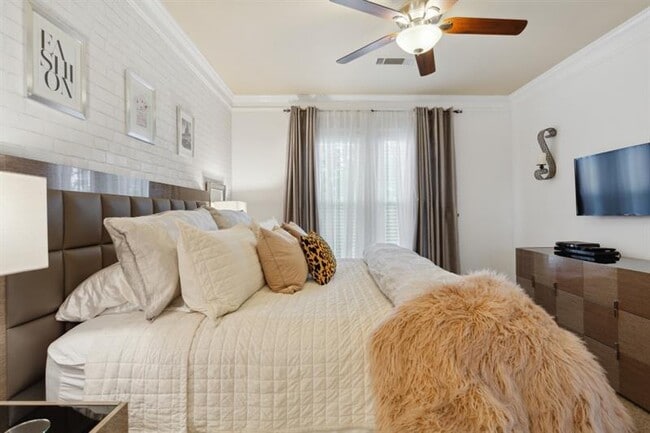 Building Photo - 1850 Cotillion Dr