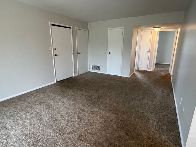 Building Photo - Warren Park 2 Bedroom Apartment