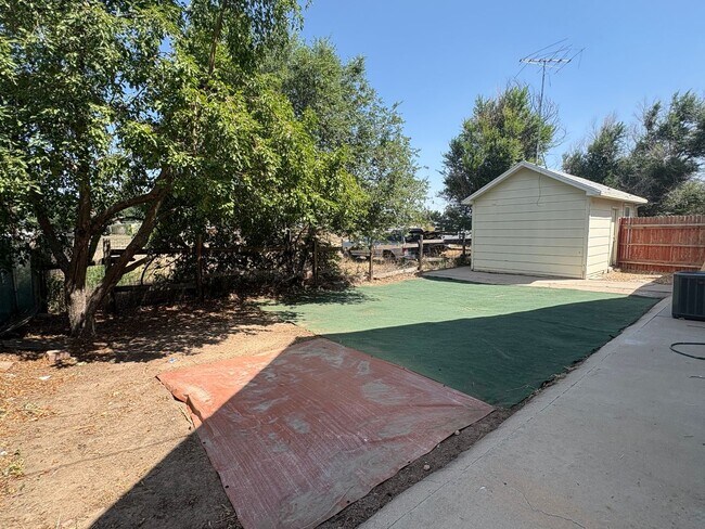 Building Photo - Fully Renovated 3 Bed 2.5 Bath Townhome w/ 1 Car Garage & Yard!
