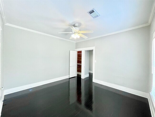 Building Photo - 831 Pizer St