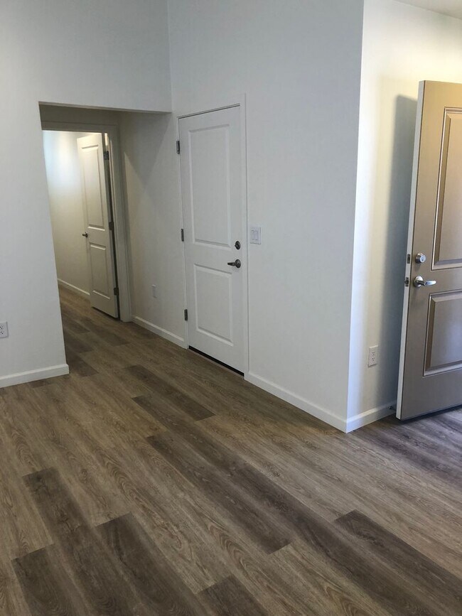 Building Photo - 2389 S Clovis Place-