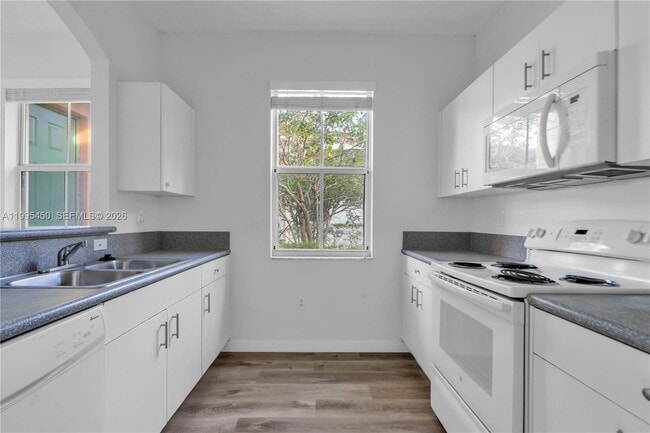 Building Photo - 963 NE 42nd Terrace